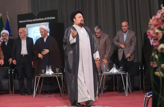 (تصاویر) رونمایی از کتاب تازه سید حسن خمینی (تصاویر) رونمایی از کتاب تازه سید حسن خمینی