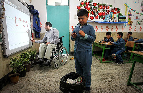 (تصاویر) معلم فداکار چالوسی (تصاویر) معلم فداکار چالوسی