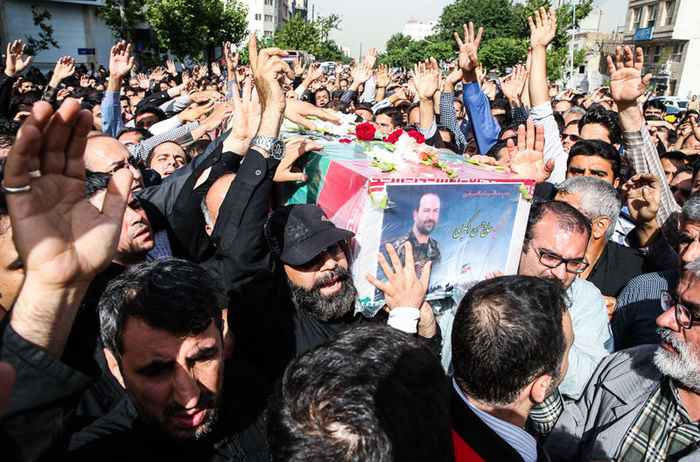 پیکر شهید اکبری، محافظ رهبر انقلاب تشییع شد پیکر شهید اکبری، محافظ رهبر انقلاب تشییع شد