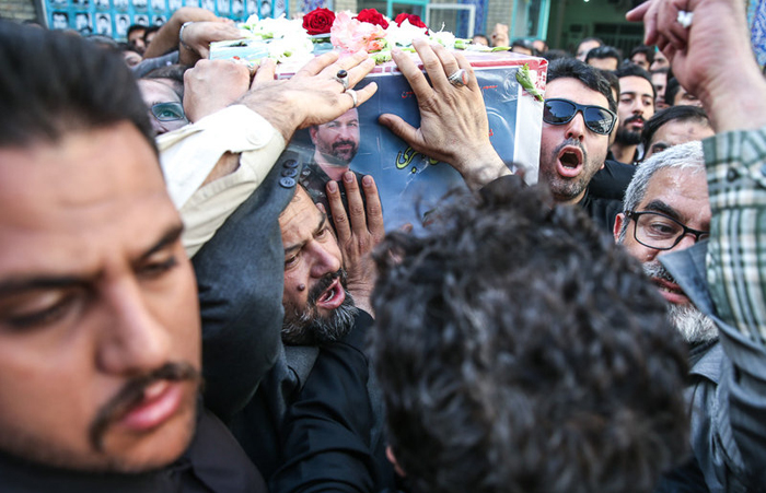 پیکر شهید اکبری، محافظ رهبر انقلاب تشییع شد پیکر شهید اکبری، محافظ رهبر انقلاب تشییع شد
