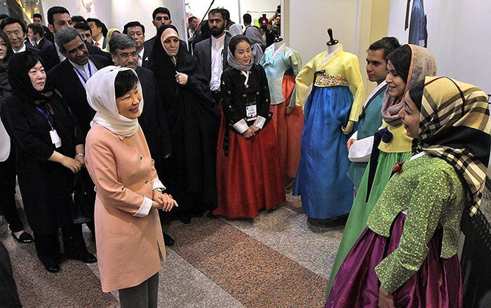 رییسجمهور کرهجنوبی به برج میلاد رفت رییسجمهور کرهجنوبی به برج میلاد رفت