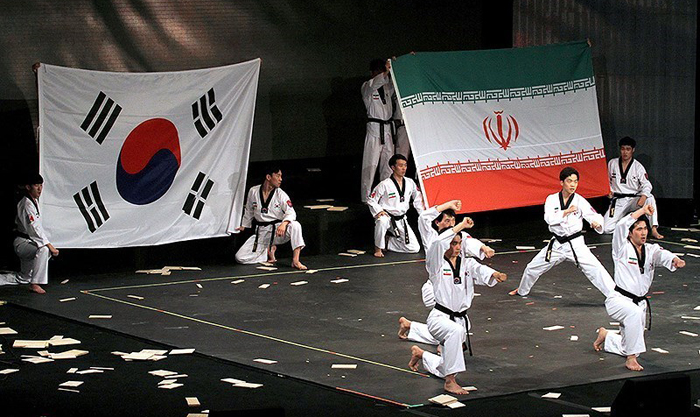 رییسجمهور کرهجنوبی به برج میلاد رفت رییسجمهور کرهجنوبی به برج میلاد رفت