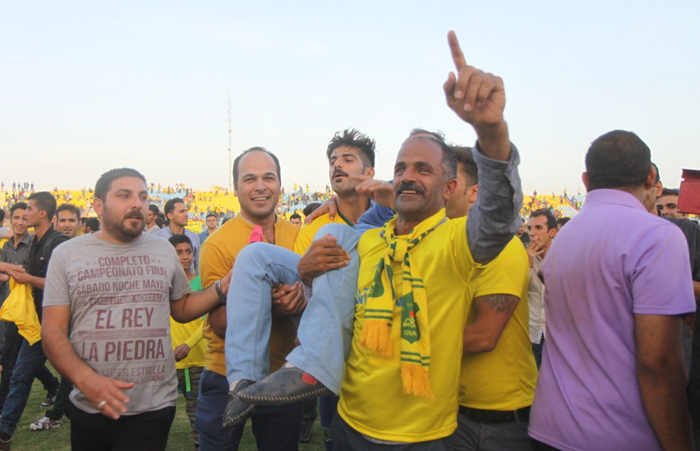 (تصاویر) جشن خیابانی آبادانیها با پرچم برزیل (تصاویر) جشن خیابانی آبادانیها با پرچم برزیل