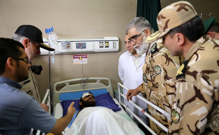 (تصاویر) عیادت امیرپوردستان از سربازان مجروح (تصاویر) عیادت امیرپوردستان از سربازان مجروح