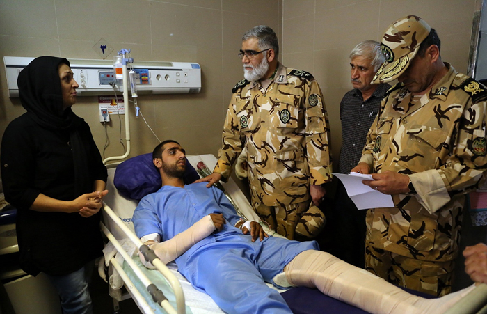 (تصاویر) عیادت امیرپوردستان از سربازان مجروح (تصاویر) عیادت امیرپوردستان از سربازان مجروح