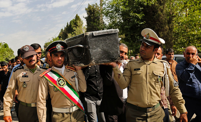 (تصاویر) تشییع سربازان جان باخته (تصاویر) تشییع سربازان جان باخته