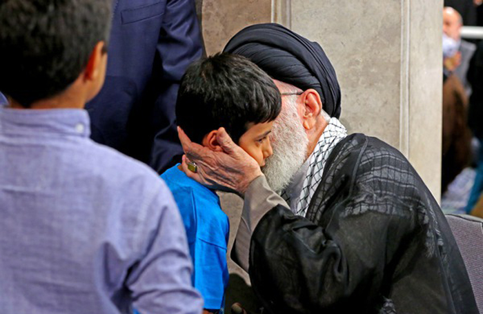 (تصاویر) دیدار خانواده شهدا با رهبرانقلاب (تصاویر) دیدار خانواده شهدا با رهبرانقلاب