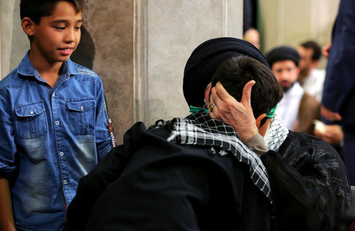 (تصاویر) دیدار خانواده شهدا با رهبرانقلاب (تصاویر) دیدار خانواده شهدا با رهبرانقلاب