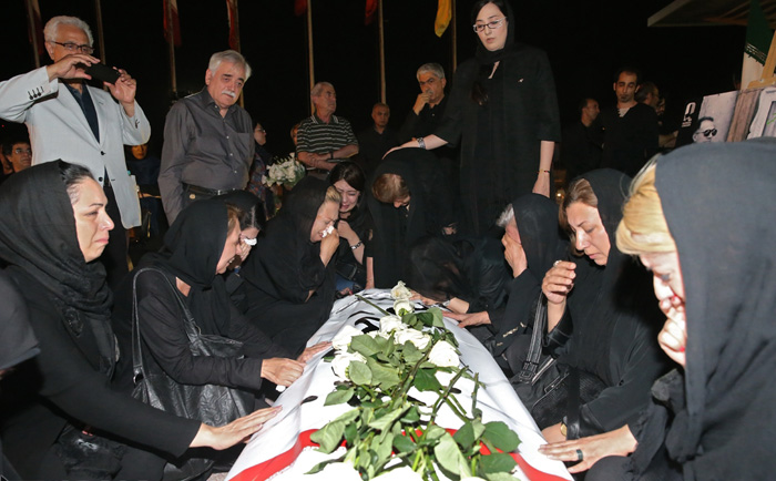 پیکر عباس کیارستمی به ایران برگشت پیکر عباس کیارستمی به ایران برگشت