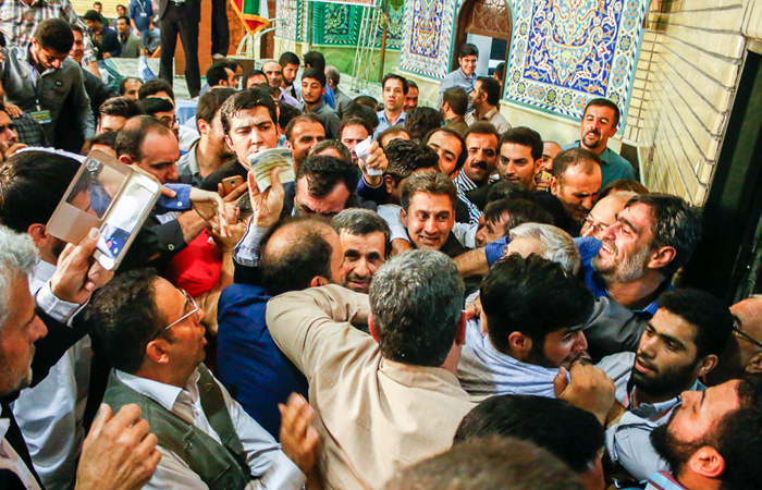 (تصاویر) استقبال از احمدینژاد در ملارد (تصاویر) استقبال از احمدینژاد در ملارد