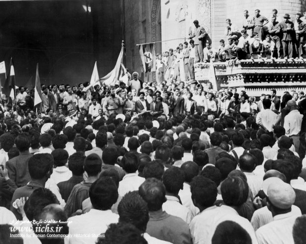 (تصاویر) آلبوم کمتردیده شده از قیام ۳۰ تیر (تصاویر) آلبوم کمتردیده شده از قیام ۳۰ تیر