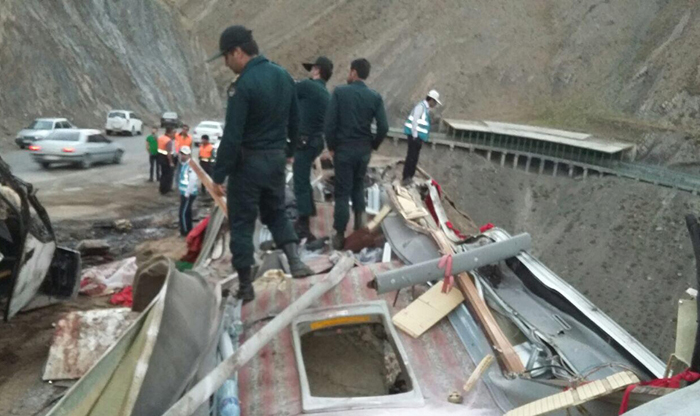 (تصاویر) تصادف مرگبار اتوبوس در جاده چالوس (تصاویر) تصادف مرگبار اتوبوس در جاده چالوس