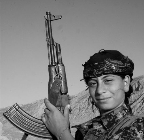 (تصاویر) زنان ایزدی؛ جنگجویان کوهستان