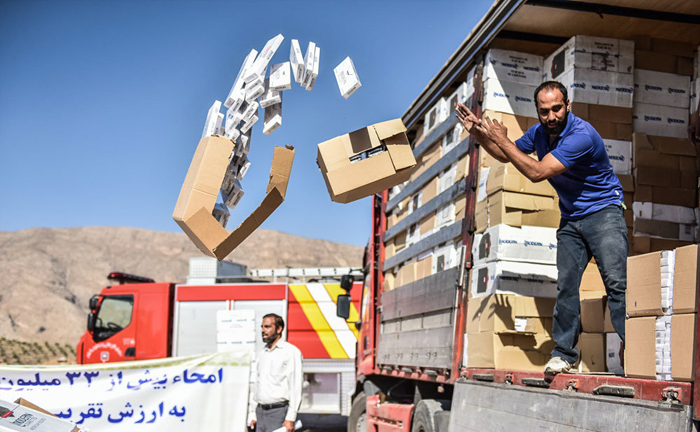 (تصاویر) آتش زدن 33میلیون نخ سیگار قاچاق (تصاویر) آتش زدن 33میلیون نخ سیگار قاچاق