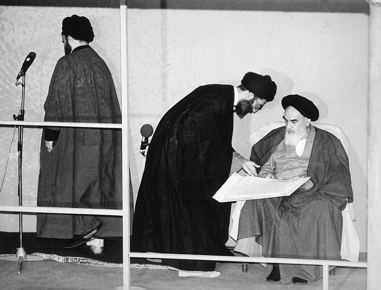 (تصاویر) تنفیذ ریاست جمهوری آیتالله خامنهای (تصاویر) تنفیذ ریاست جمهوری آیتالله خامنهای