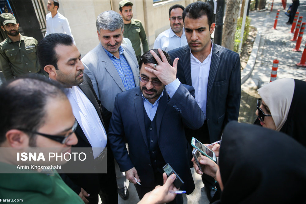 مرتضوی با محافظ آمد؛ با خودروی شخصی از دادگاه رفت مرتضوی با محافظ آمد؛ با خودروی شخصی از دادگاه رفت