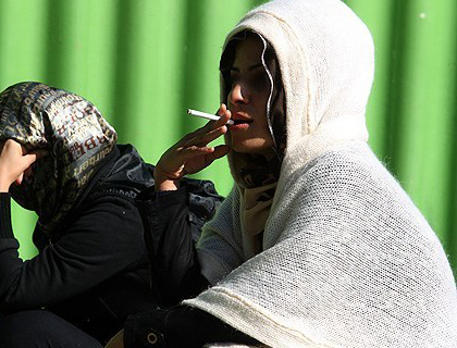 چرا زنان و دختران گل میکشند؟! چرا زنان و دختران گل میکشند؟!
