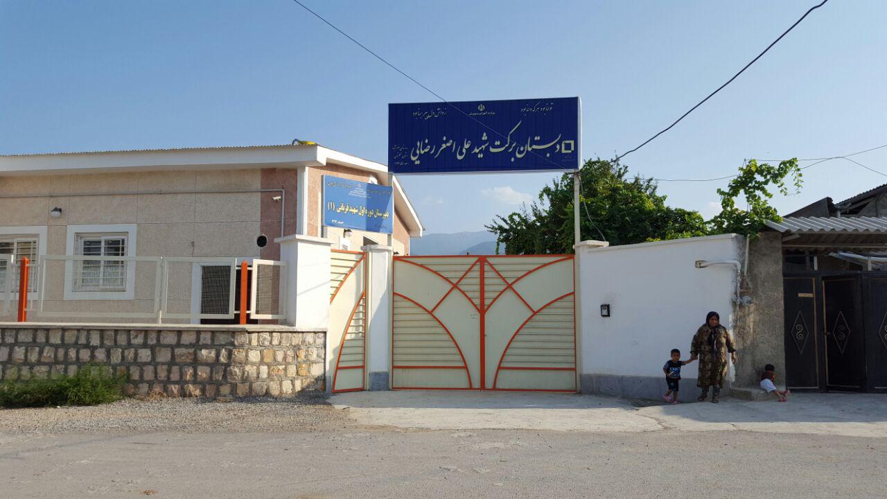 داستان خواندنی مردی که در غربت روستا میسازد +(تصاویر) داستان خواندنی مردی که در غربت روستا میسازد +(تصاویر)