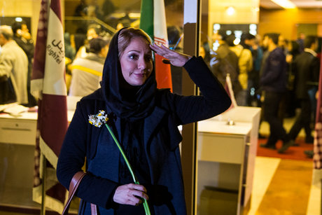 همراهی مهناز افشار با کودکان کار در اولین روز مدرسه همراهی مهناز افشار با کودکان کار در اولین روز مدرسه