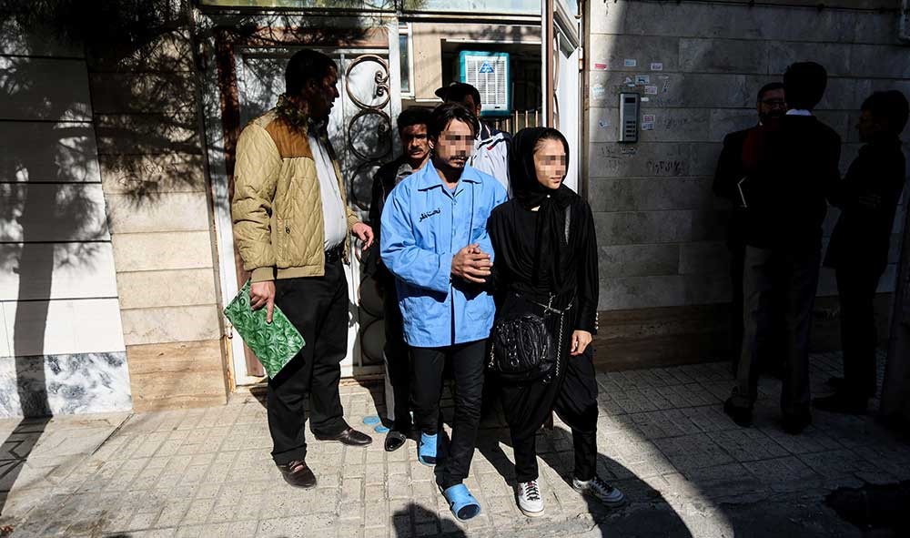 (تصاویر) بازسازی صحنه قتل طاهای ۶ ساله توسط پدر و نامادریاش (تصاویر) بازسازی صحنه قتل طاهای ۶ ساله توسط پدر و نامادریاش
