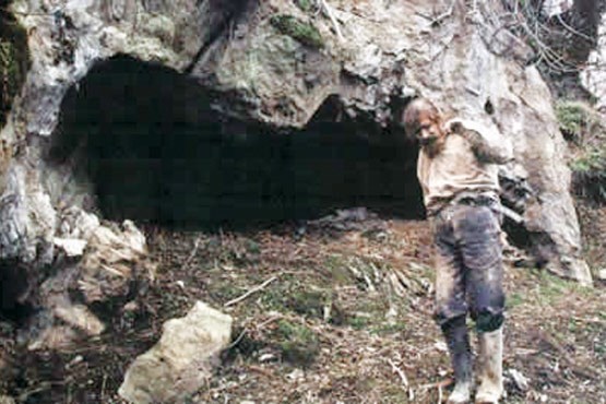 (عکس) غارنشین ۷۵ ساله، سرشماری شد (عکس) غارنشین ۷۵ ساله، سرشماری شد