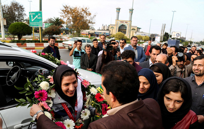 (تصاویر) استقبال از بانوی قهرمان در آمل (تصاویر) استقبال از بانوی قهرمان در آمل