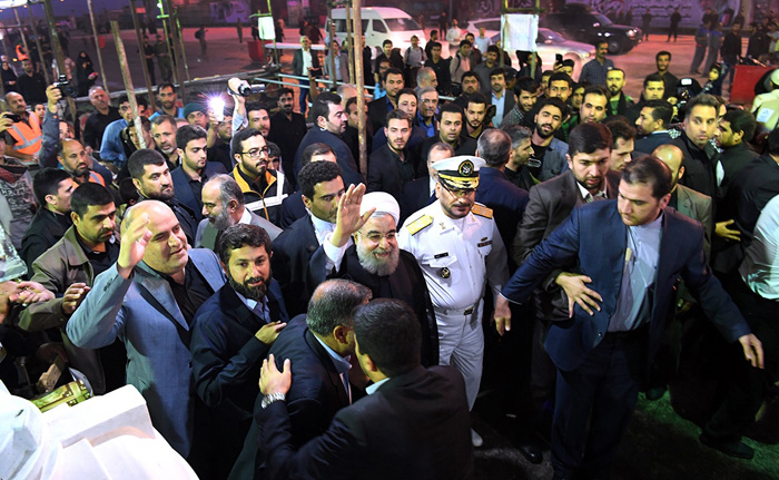 (تصاویر) روحانی زائران اربعین را بدرقه کرد (تصاویر) روحانی زائران اربعین را بدرقه کرد