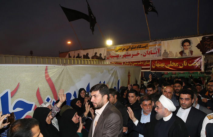 (تصاویر) روحانی زائران اربعین را بدرقه کرد (تصاویر) روحانی زائران اربعین را بدرقه کرد