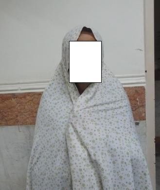 (عکس) دستگیری مرد زنانهپوش در امامزاده (عکس) دستگیری مرد زنانهپوش در امامزاده