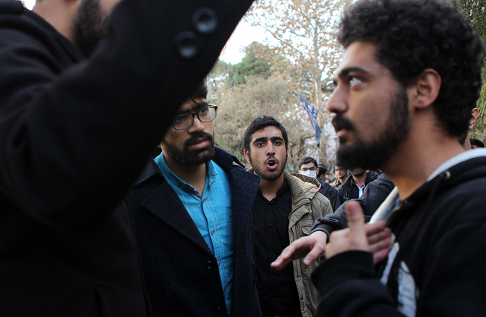 (تصاویر) حضور مجید انصاری در دانشگاه حاشیه ساز شد (تصاویر) حضور مجید انصاری در دانشگاه حاشیه ساز شد