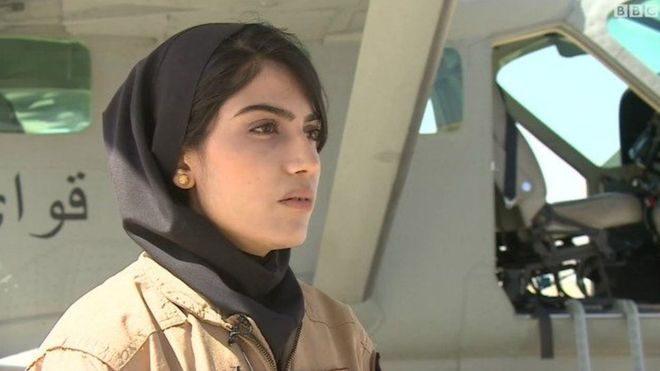 جنجال درخواست پناهندگی خانم خلبان جنجال درخواست پناهندگی خانم خلبان