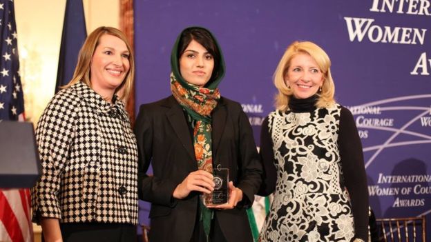جنجال درخواست پناهندگی خانم خلبان جنجال درخواست پناهندگی خانم خلبان
