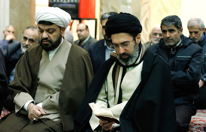 (تصاویر) فرزندان رهبرانقلاب در ختم آیت‌الله واعظ‌زاده