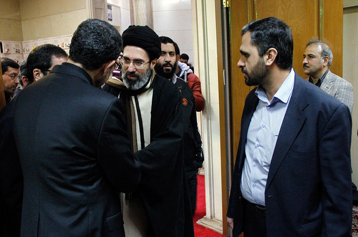 (تصاویر) فرزندان رهبرانقلاب در ختم آیت‌الله واعظ‌زاده