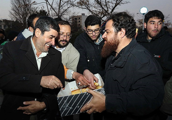 (تصاویر) تجمع مقابل کنسولگری ترکیه در مشهد (تصاویر) تجمع مقابل کنسولگری ترکیه در مشهد