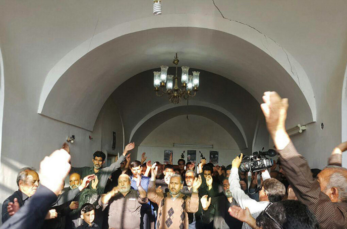 (تصاویر) عزاداری در خانه پدری آیتالله هاشمی (تصاویر) عزاداری در خانه پدری آیتالله هاشمی