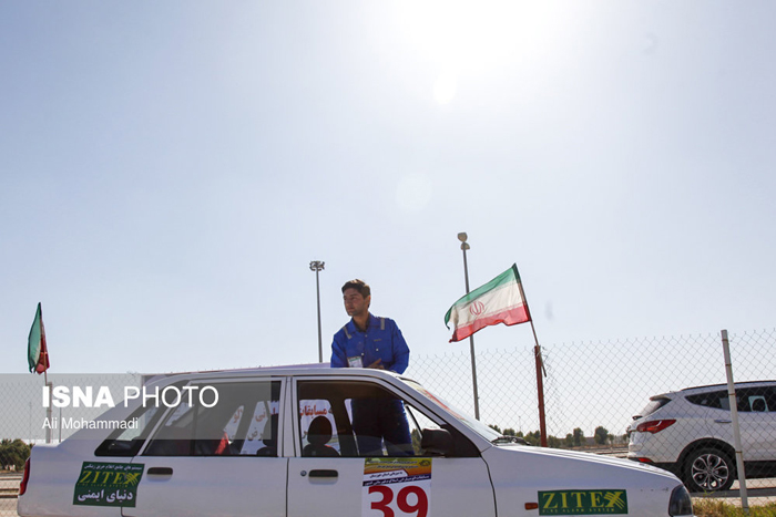 (تصاویر) رقابت زنان و مردان اتومبیلران در اهواز (تصاویر) رقابت زنان و مردان اتومبیلران در اهواز
