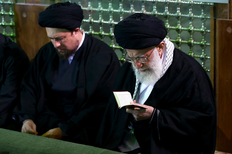 (تصاویر) رهبرانقلاب بر مزار آیت‌الله هاشمی