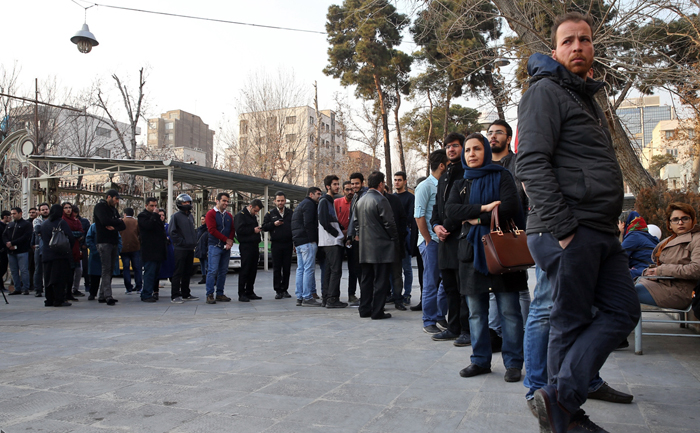 (تصاویر) صف طوبل برای اهداء خون در تهران