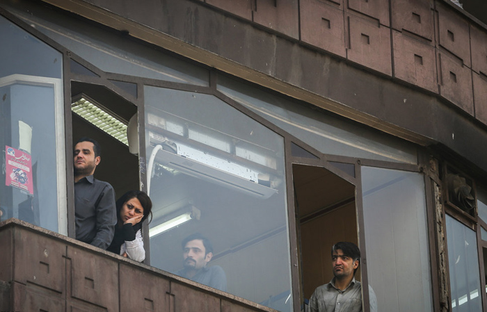 (تصاویر) ازدحام در اطراف ساختمان پلاسکو (تصاویر) ازدحام در اطراف ساختمان پلاسکو