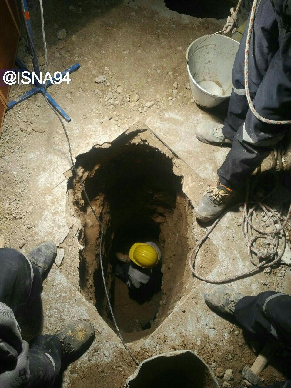 (تصاویر) تونلهایی که نیمهشب برای نجات زیرآوارماندههاکنده شده (تصاویر) تونلهایی که نیمهشب برای نجات زیرآوارماندههاکنده شده
