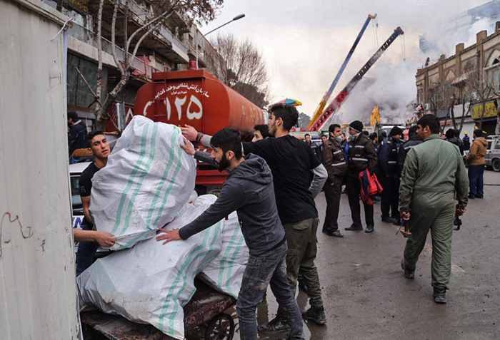 (تصاویر) تخلیه مغازههای مجاور پلاسکو (تصاویر) تخلیه مغازههای مجاور پلاسکو