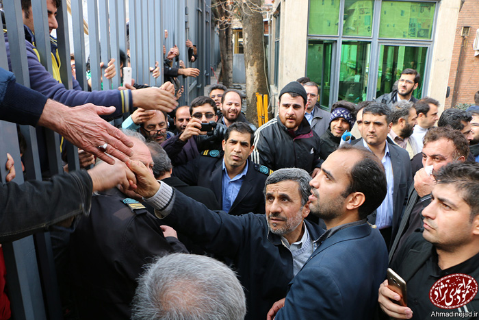 (تصاویر) احمدینژاد در راهپیمایی 22 بهمن (تصاویر) احمدینژاد در راهپیمایی 22 بهمن