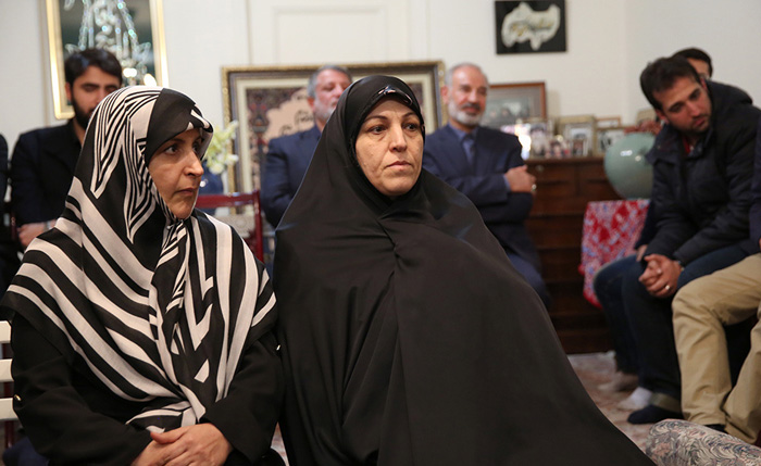 (تصاویر) فراکسیون امید در بیت آیتالله هاشمی (تصاویر) فراکسیون امید در بیت آیتالله هاشمی