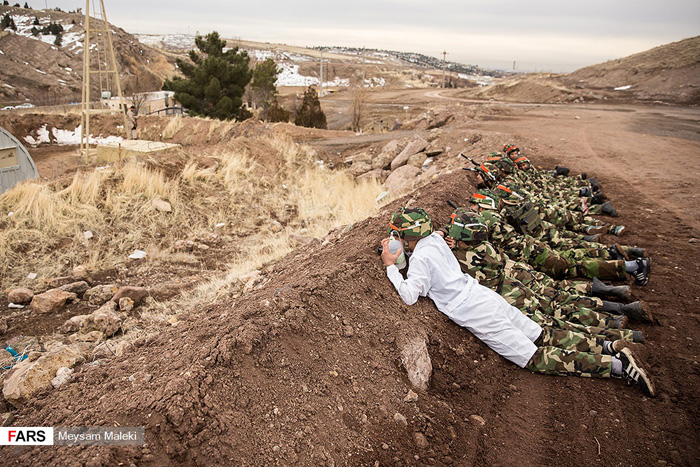 (تصاویر) آشنایی دانشآموزان با جنگ مسلحانه (تصاویر) آشنایی دانشآموزان با جنگ مسلحانه