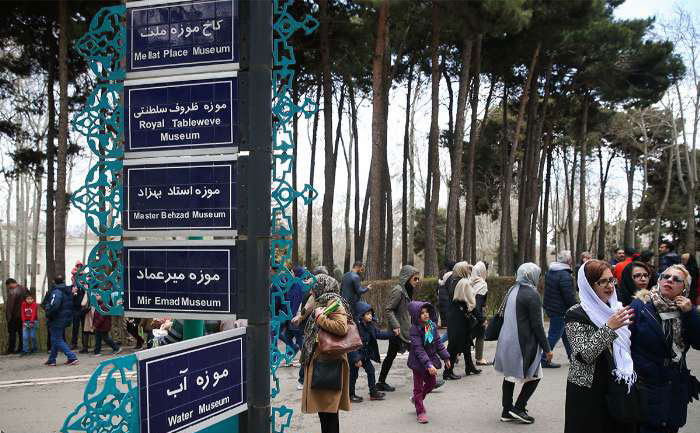 تصاویر/ گردشگران در کاخ موزه سعدآباد تصاویر/ گردشگران در کاخ موزه سعدآباد