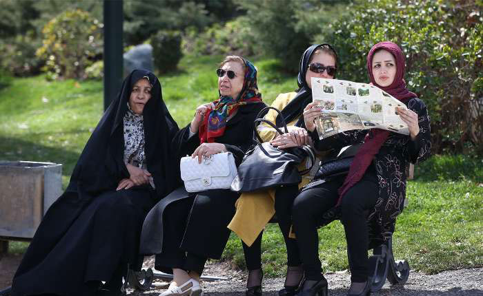تصاویر/ گردشگران در کاخ موزه سعدآباد تصاویر/ گردشگران در کاخ موزه سعدآباد