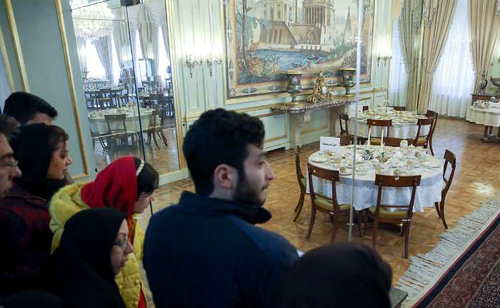 تصاویر/ گردشگران در کاخ موزه سعدآباد تصاویر/ گردشگران در کاخ موزه سعدآباد