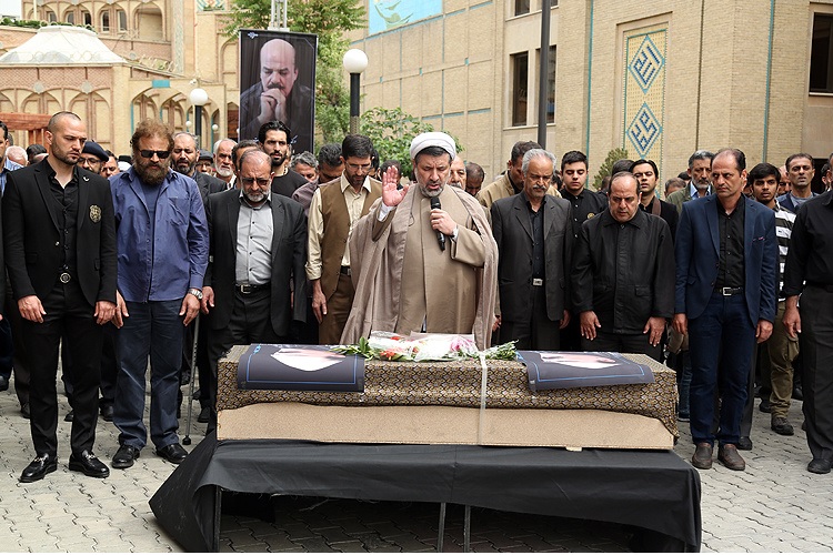 (تصاویر) مراسم تشییع پیکر فیروز زنوزی جلالی (تصاویر) مراسم تشییع پیکر فیروز زنوزی جلالی