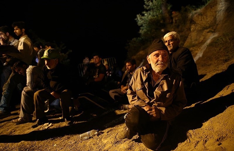 (تصاویر) خارج کردن پیکر جانباختگان حادثه ریزش معدن (تصاویر) خارج کردن پیکر جانباختگان حادثه ریزش معدن